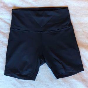 Lululemon Wonder Train short, size 8